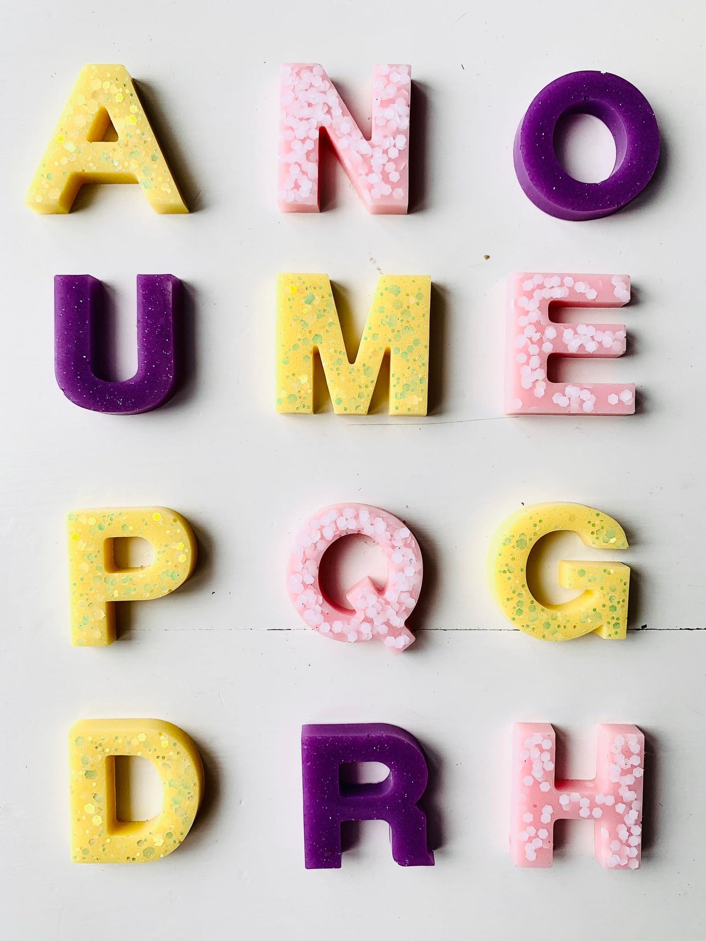 Lettres majuscules douceur printanière