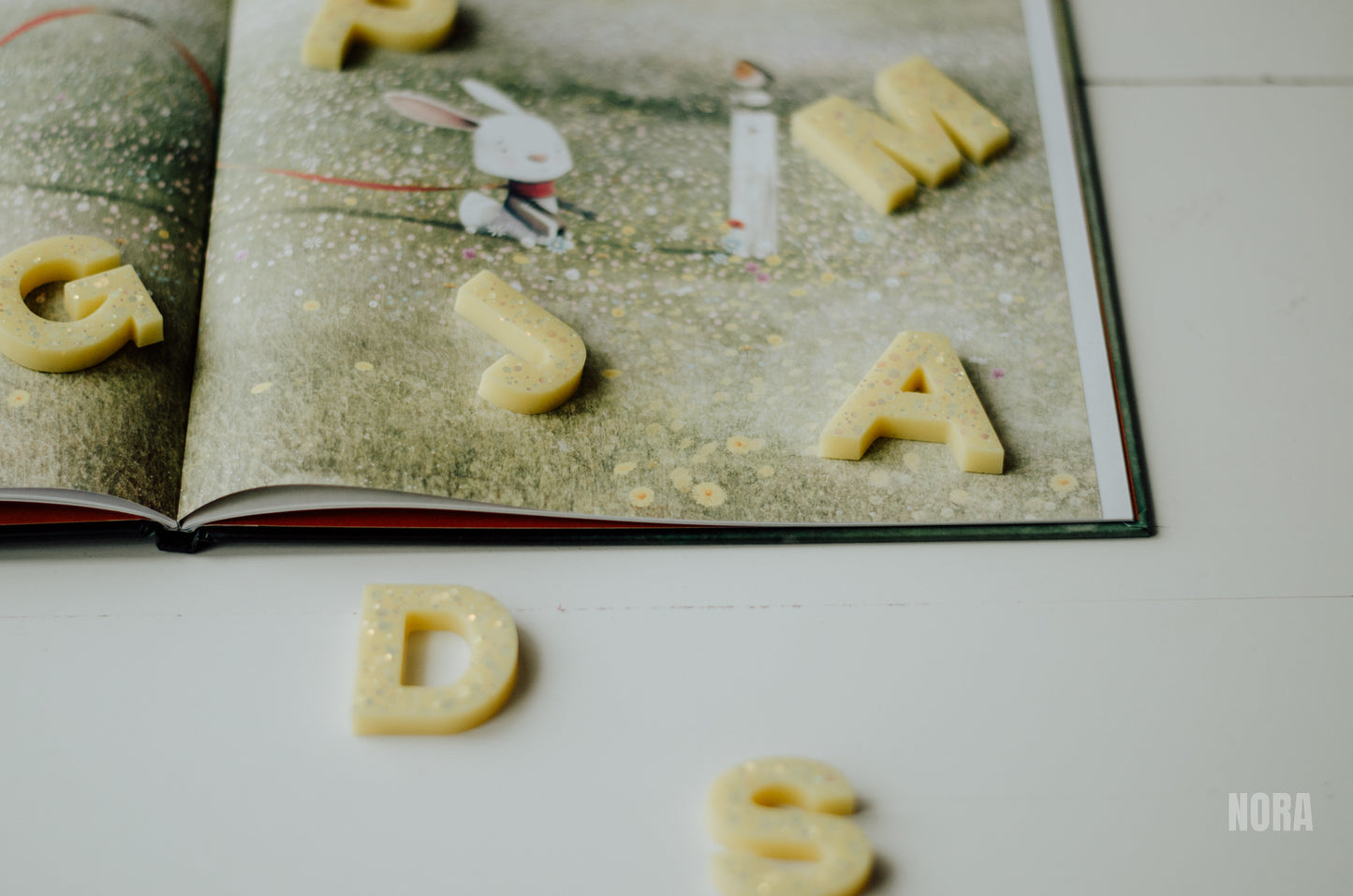 Lettres majuscules douceur printanière